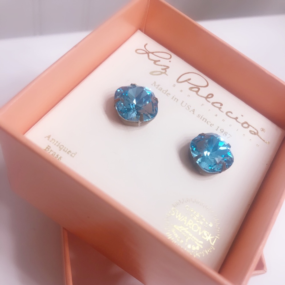 Liz Palacios pretty large stud earrings 💎